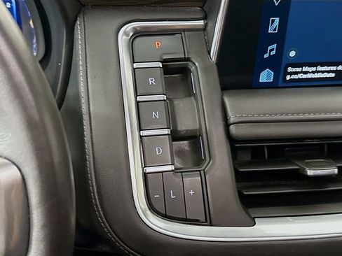 Used 2022 Chevrolet Tahoe Z71 w/ Luxury Package AWD/4WD image 17