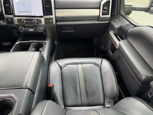 Used 2022 Ford F250 Platinum w/ Tremor Off-Road Package AWD/4WD image 17