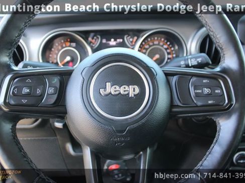 Used 2022 Jeep Gladiator Willys image 19