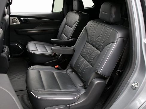 Certified 2025 Buick Enclave Avenir w/ Super Cruise Package image 11