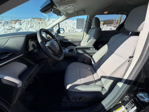 Used 2024 Toyota Sienna LE image 14