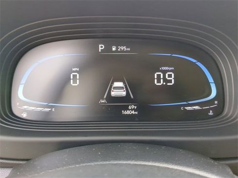 Used 2023 Hyundai Venue SEL image 28