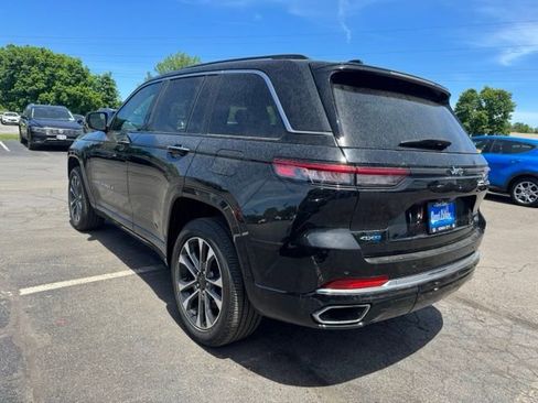 Used 2023 Jeep Grand Cherokee Overland AWD/4WD image 4