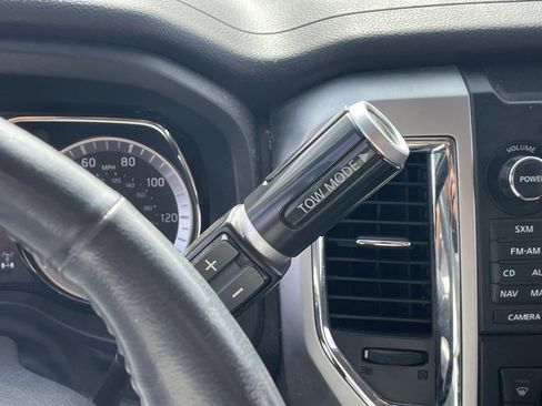 Used 2018 Nissan Titan SV w/ SV Convenience Package image 5