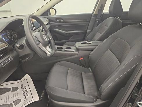 Used 2025 Nissan Altima 2.5 SV FWD image 19