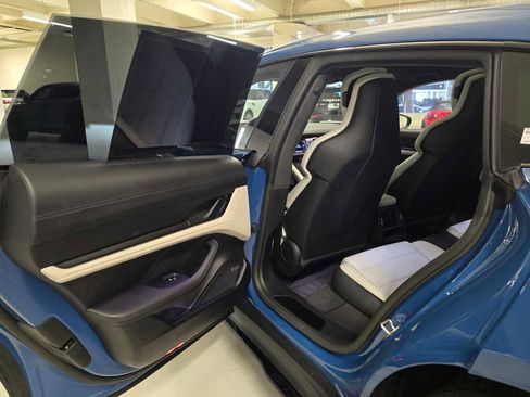 Used 2024 Porsche Taycan GTS image 18