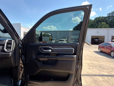 Used 2022 RAM 1500 Big Horn AWD/4WD image 17