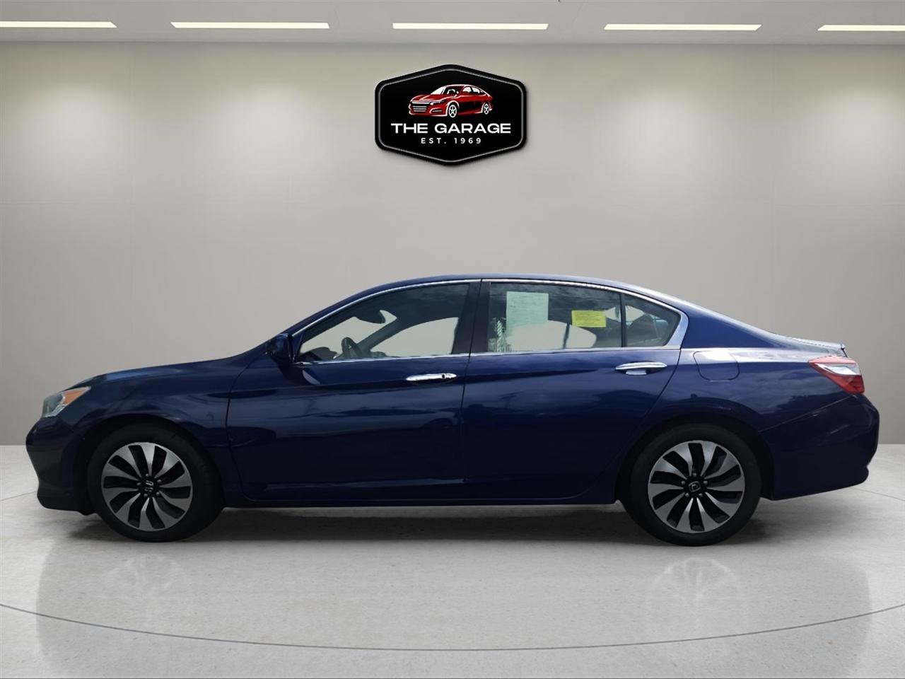 Used 2017 Honda Accord Hybrid Sedan image 3