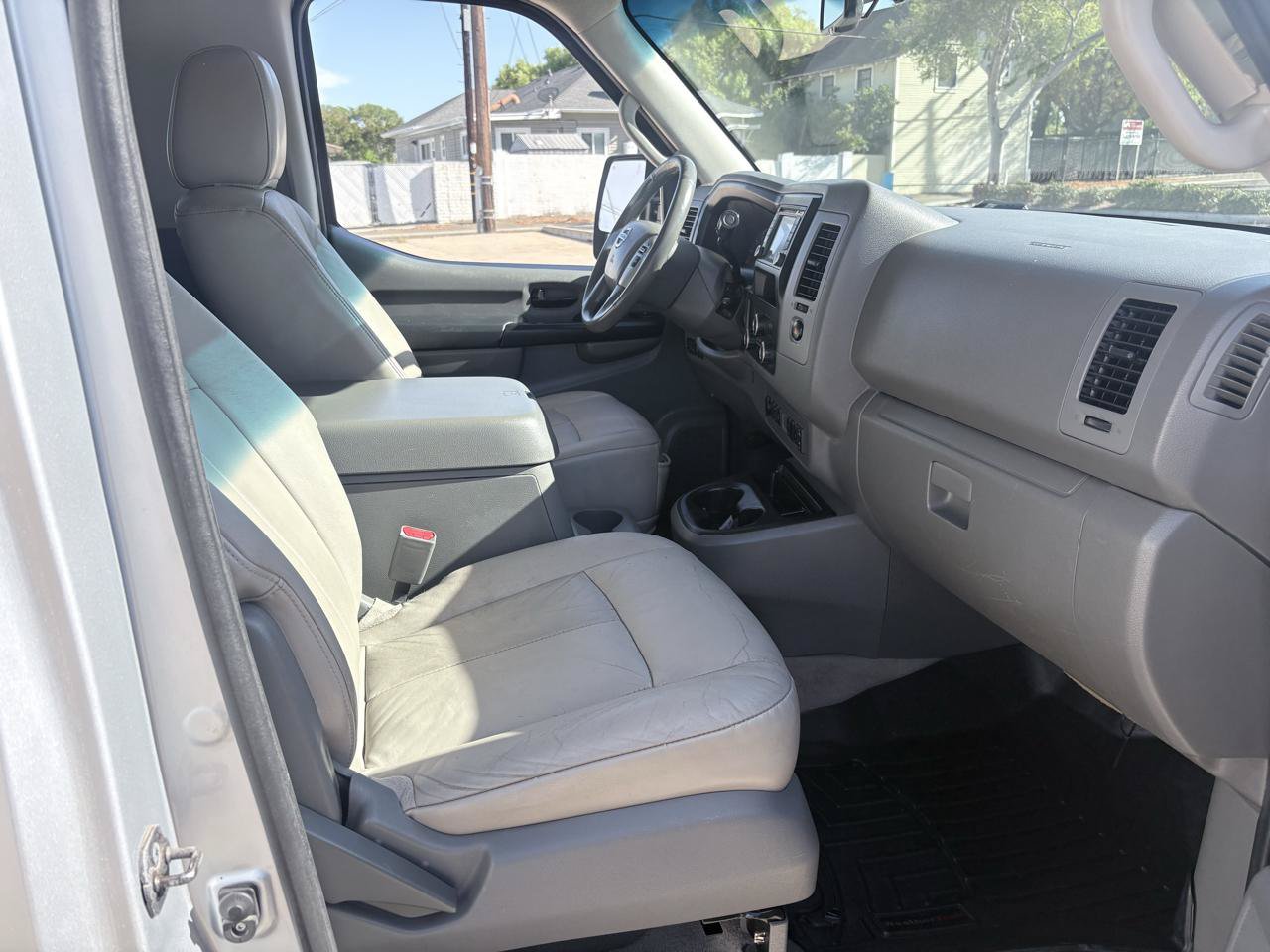 Used 2015 Nissan NV 3500 SL w/ Technology Package RWD image 20