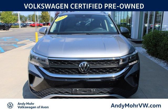 Used 2024 Volkswagen Taos SE FWD image 2