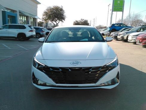Used 2023 Hyundai Elantra Limited image 2