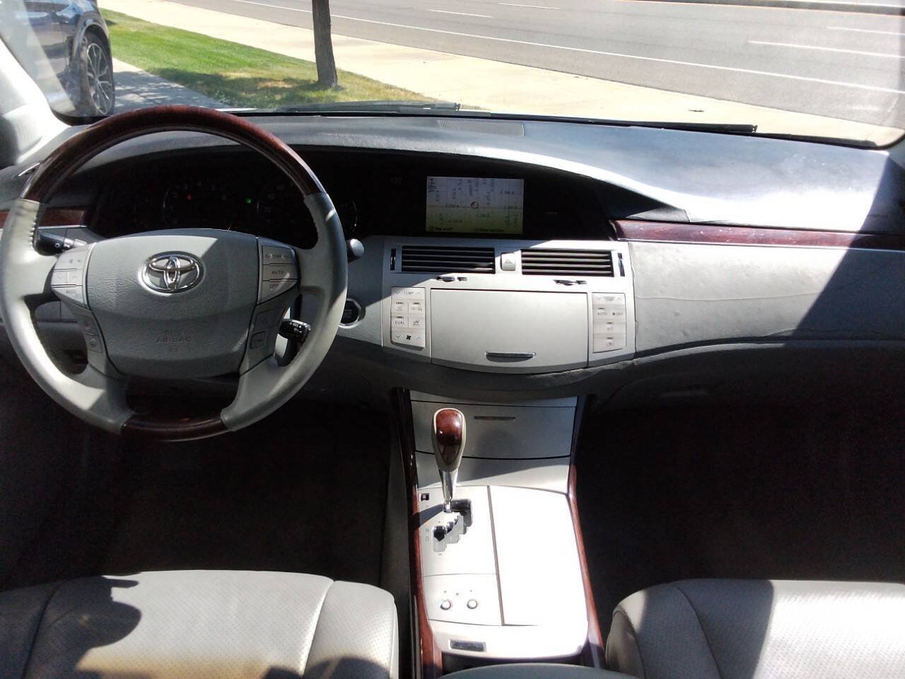 Used 2010 Toyota Avalon Limited FWD image 9