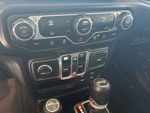 Used 2018 Jeep Wrangler Unlimited Sport S AWD/4WD image 40