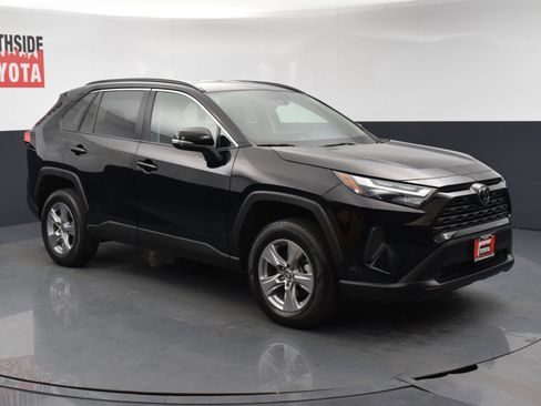 Used 2022 Toyota RAV4 XLE AWD/4WD image 6