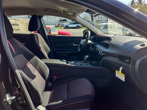 New 2026 Nissan Sentra SR w/ Floor Mat Package FWD image 19