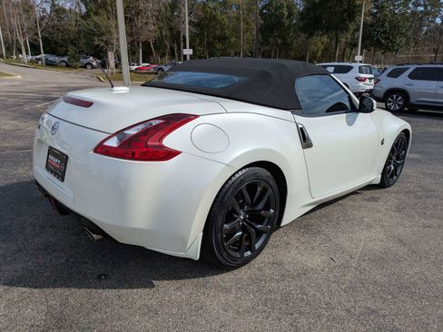 Used 2019 Nissan 370Z Touring image 12