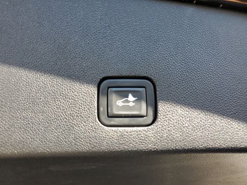 Used 2022 Cadillac XT6 Luxury image 6