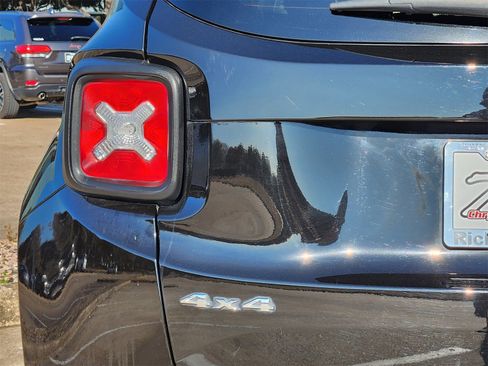 Used 2022 Jeep Renegade Latitude w/ Sun/Sound Group image 15