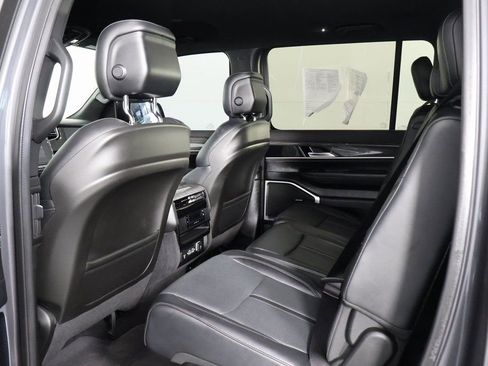 Used 2022 Jeep Wagoneer Series II AWD/4WD image 10