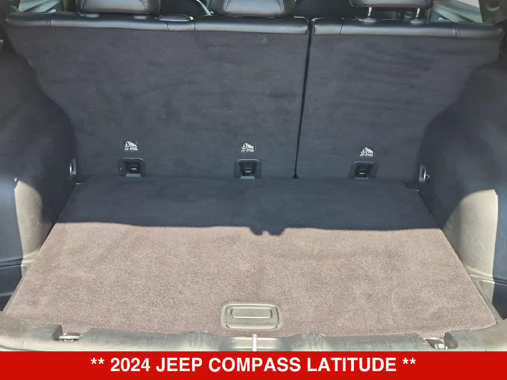 Used 2024 Jeep Compass Latitude AWD/4WD image 32
