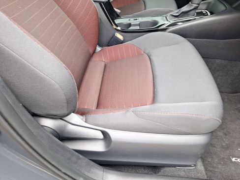 Used 2025 Toyota Corolla SE image 34