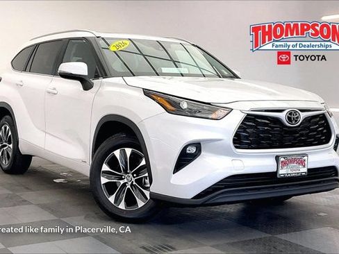 Used 2026 Toyota Highlander XLE AWD/4WD image 1