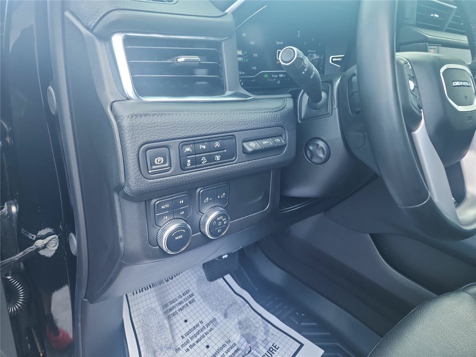 Used 2024 GMC Yukon XL Denali AWD/4WD image 17