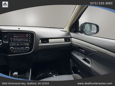 Used 2018 Mitsubishi Outlander SE AWD/4WD image 30