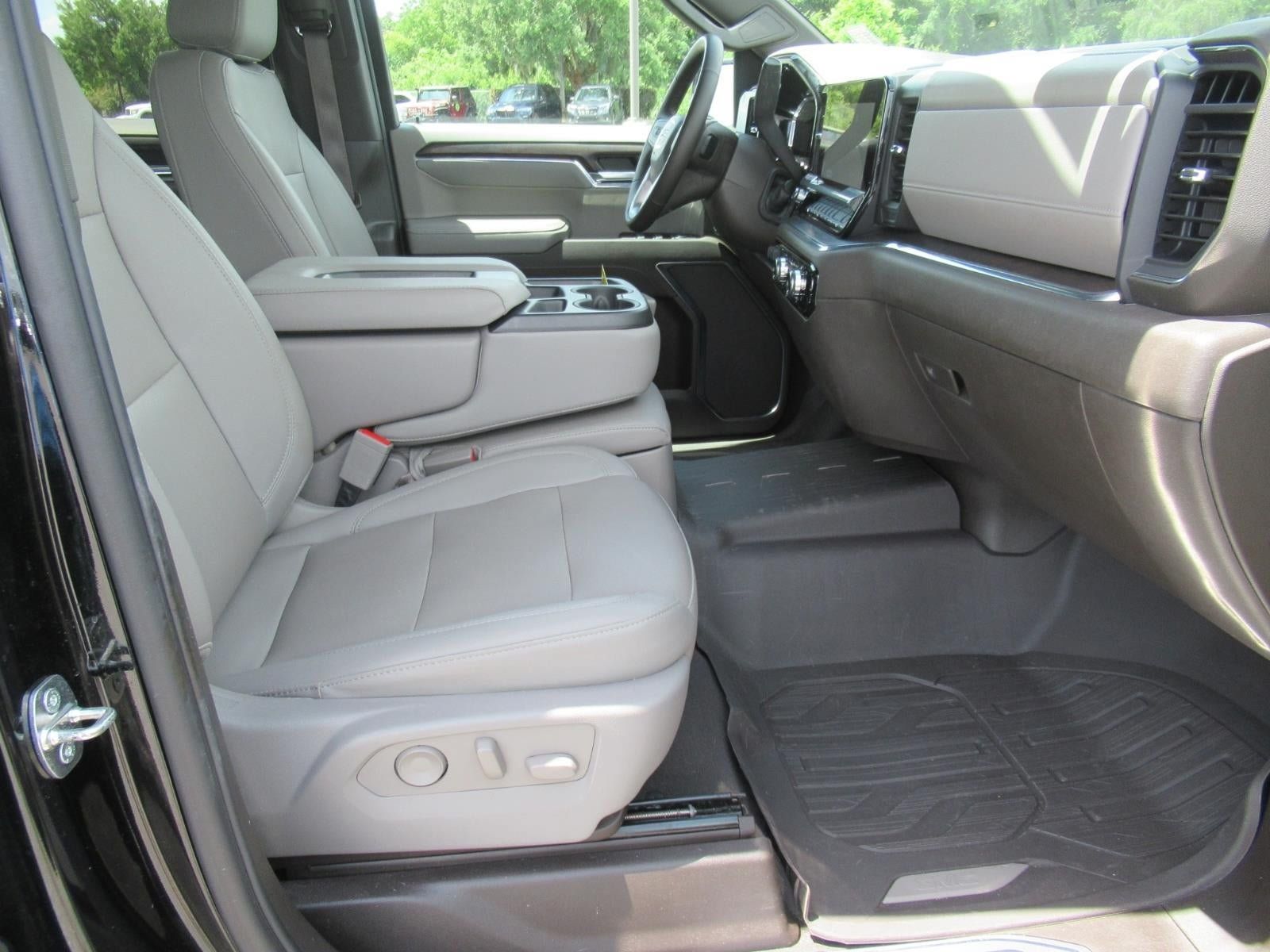 Used 2024 GMC Sierra 1500 SLT AWD/4WD image 10