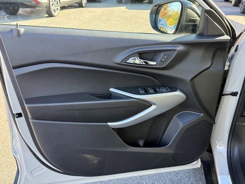 New 2026 Chevrolet Trax RS w/ Sunroof Package image 14