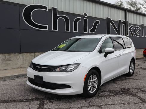 Used 2023 Chrysler Voyager LX image 1