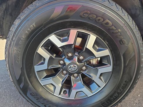 Used 2023 Toyota Tacoma TRD Off-Road image 11