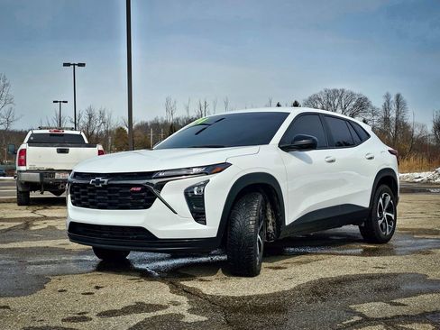 Certified 2024 Chevrolet Trax RS w/ Driver Confidence Package image 7