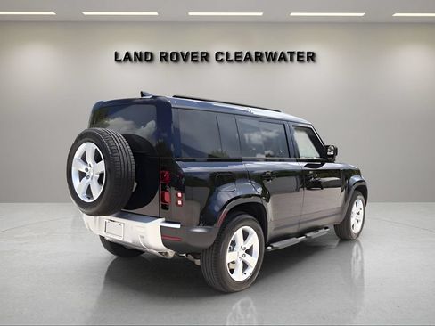 Used 2025 Land Rover Defender 110 S AWD/4WD image 5