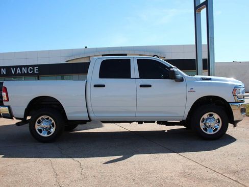 Used 2024 RAM 2500 Tradesman w/ Chrome Appearance Group AWD/4WD image 16
