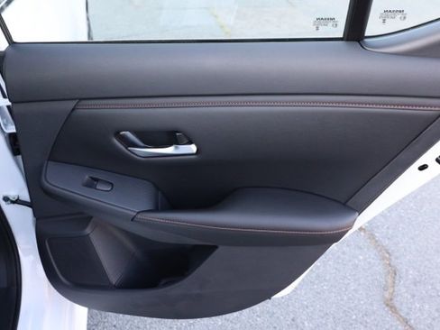 New 2025 Nissan Sentra SR image 18