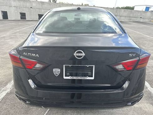 Used 2024 Nissan Altima 2.5 SV FWD image 17