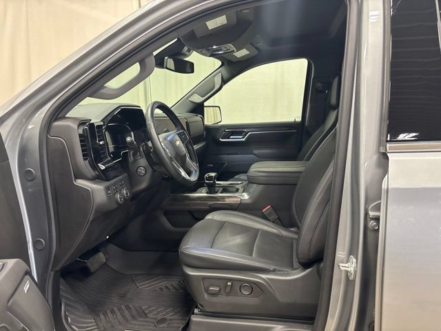 Used 2025 Chevrolet Silverado 1500 LTZ AWD/4WD image 19