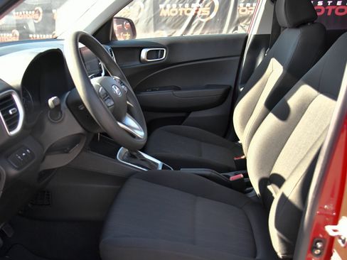Used 2022 Hyundai Venue SE w/ Cargo Package FWD image 17