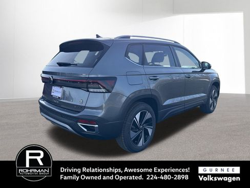 New 2026 Volkswagen Taos SE image 10