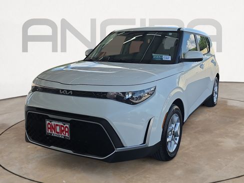 Used 2025 Kia Soul LX w/ LX Technology Package FWD image 4