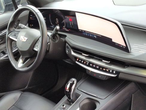 Used 2024 Cadillac XT4 Premium Luxury image 21