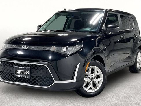 Used 2023 Kia Soul LX w/ LX Technology Package FWD image 14