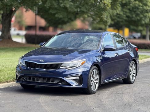 Used 2019 Kia Optima S image 2