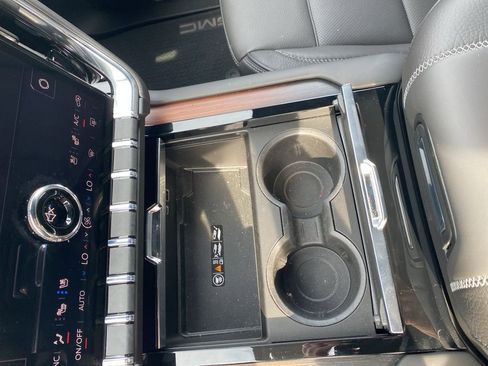 Used 2026 GMC Yukon Denali w/ Advanced Technology Package image 28