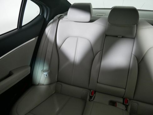 Used 2023 Genesis G70 2.0T image 12