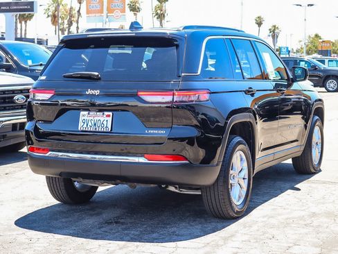 Used 2025 Jeep Grand Cherokee Laredo X RWD image 4