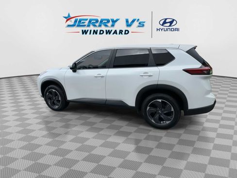 Used 2024 Nissan Rogue SV FWD image 5