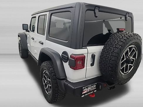 Used 2025 Jeep Wrangler Unlimited Rubicon AWD/4WD image 6