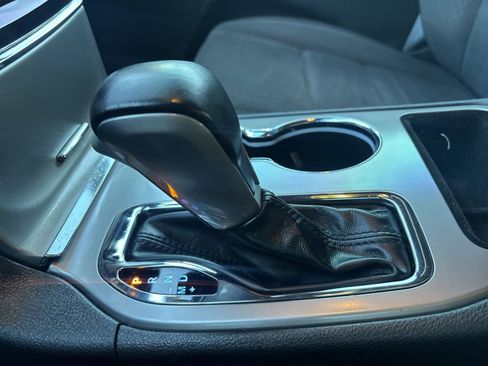 Used 2022 Jeep Grand Cherokee Laredo E image 25